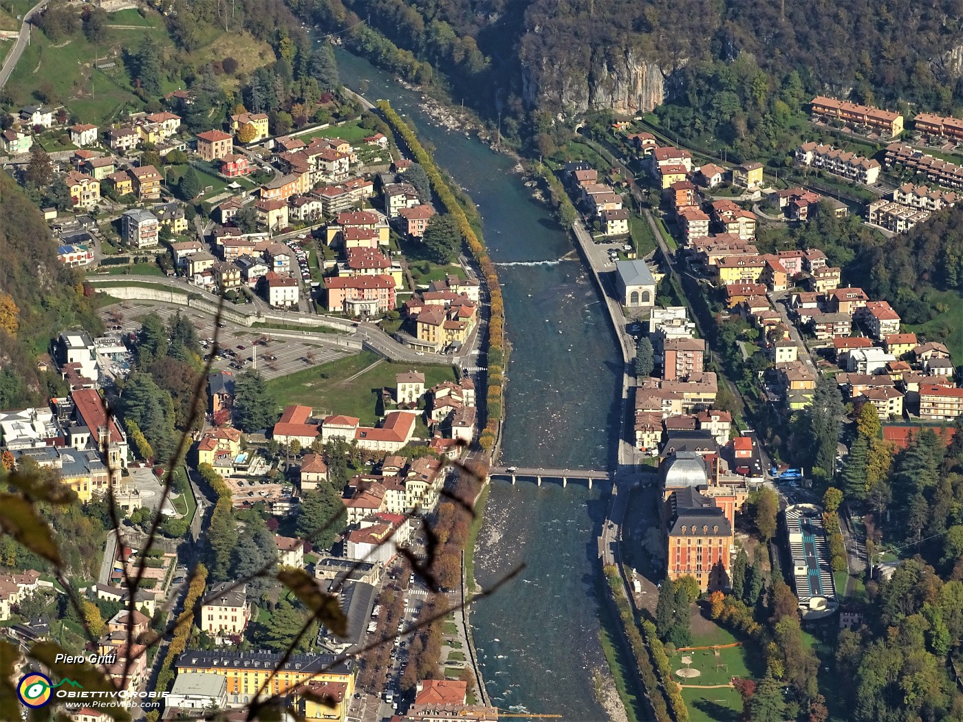 53 Maxi-zoom sul centro di San Pellegrino Terme.JPG